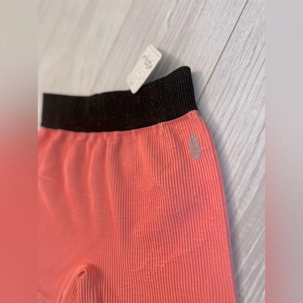 🎉 HOST PICK 🎉 NWT Free People Seamless Shorts | CORAL REEF - Picture 5 of 9
